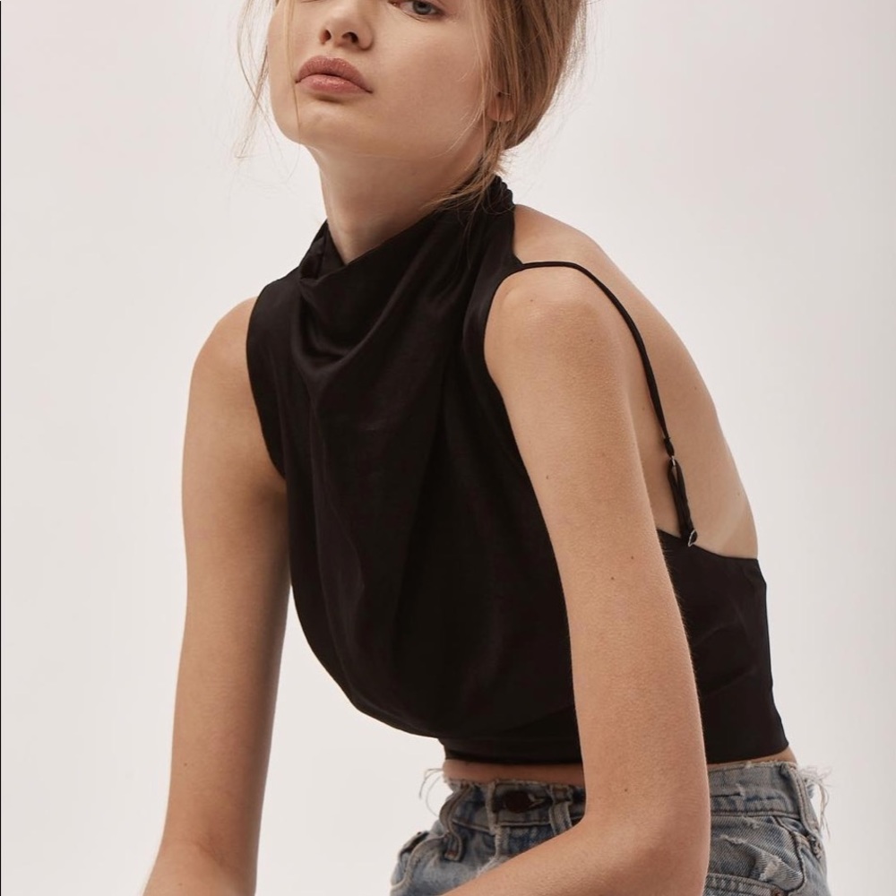 Trois the label open back top